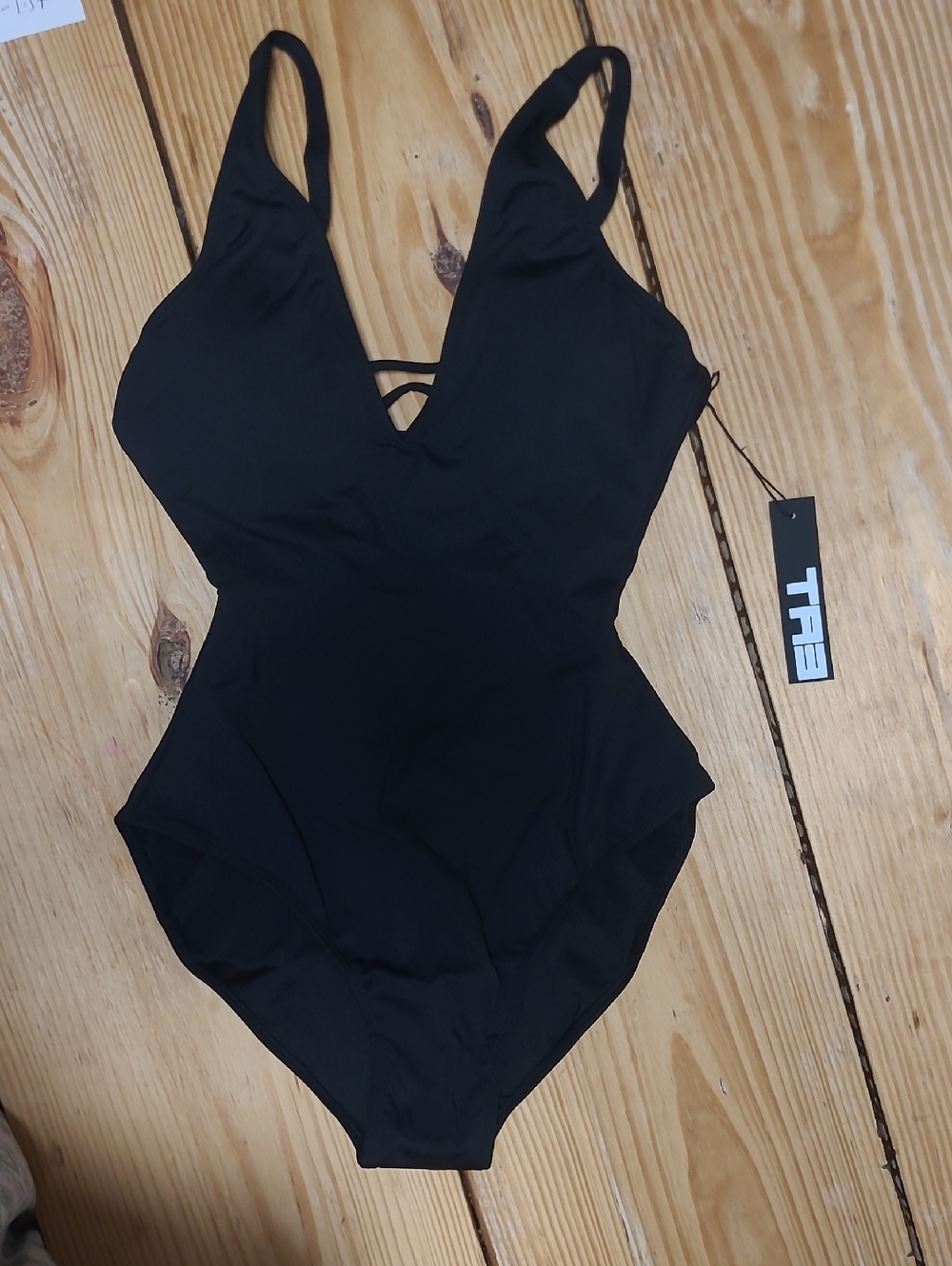 9. NWT  $175 STYLE PLUNGEY XS SHORT